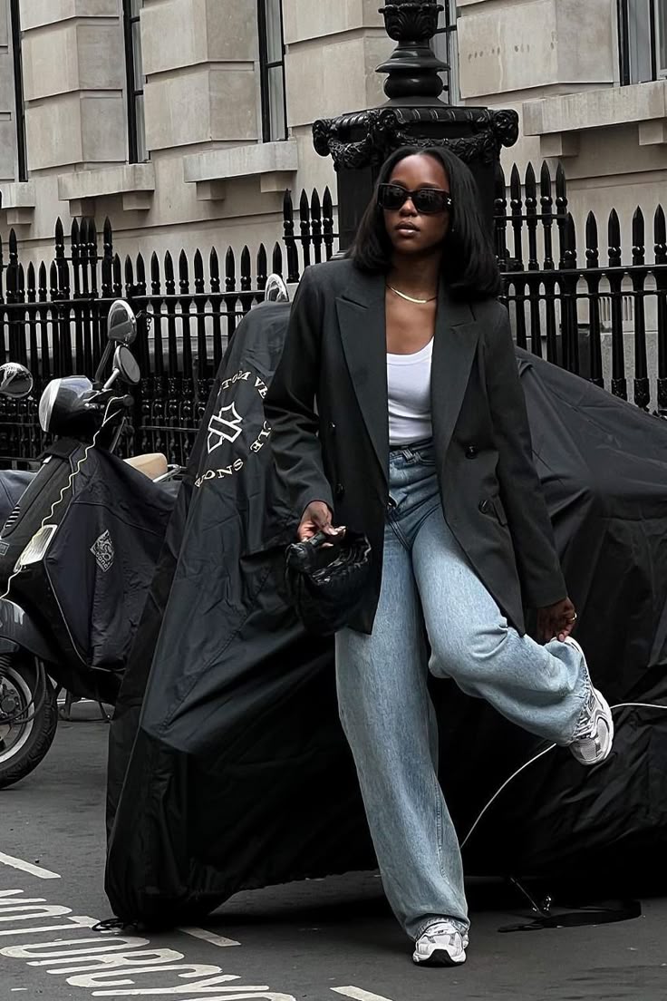 The Capsule Wardrobe_ How to Reduce Your Closet to…